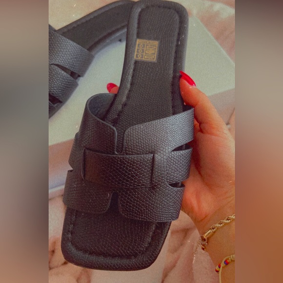 Sandals - Picture 4 of 4